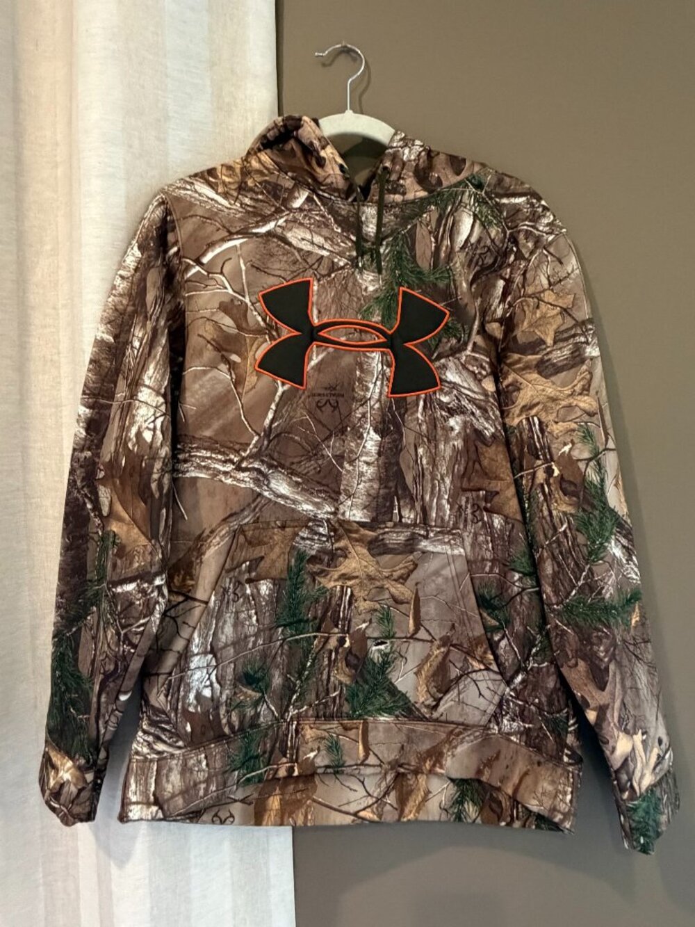 Under Armour Realtree Camo Hoodie Loose Fit Hunting Pullover, Size Medium